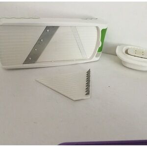 Mandoline food slicer.